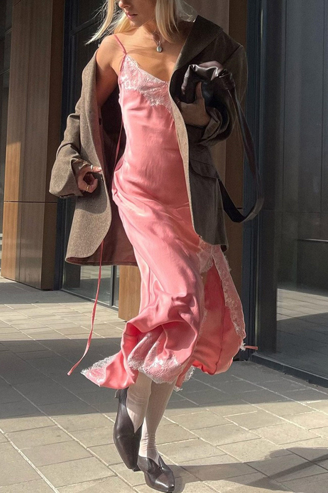 Robe longue à bretelles avec dentelle et fente latérale pour femmes - Victoria