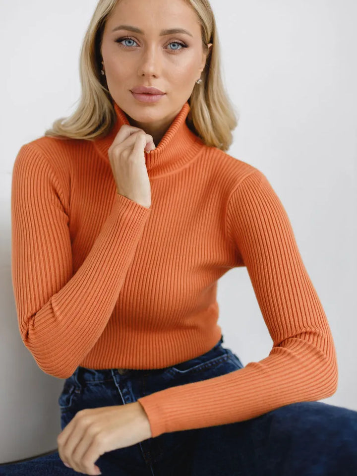 Pull femme col roulé en maille côtelée ajustée - Nélida