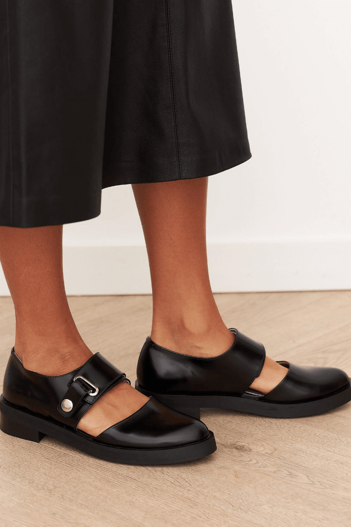 Chaussures fermées pour femmes, semelle épaisse avec boucle sur le côté - Caterina
