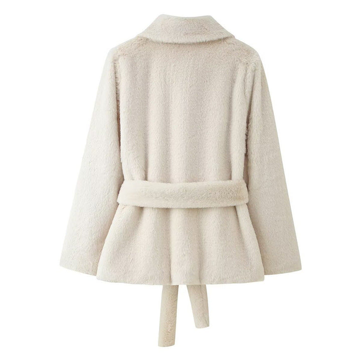 Manteau court en fourrure avec ceinture aux lignes douces - Karolina
