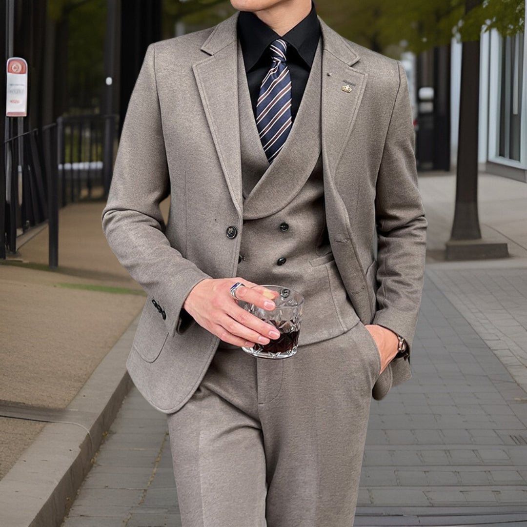 Gustavo - Elégant costume d&
