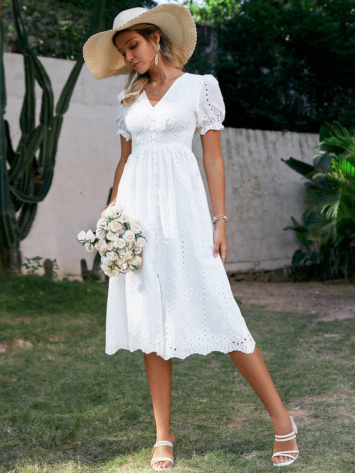 Robe midi brodée, taille haute et décolleté en V - Ferchna