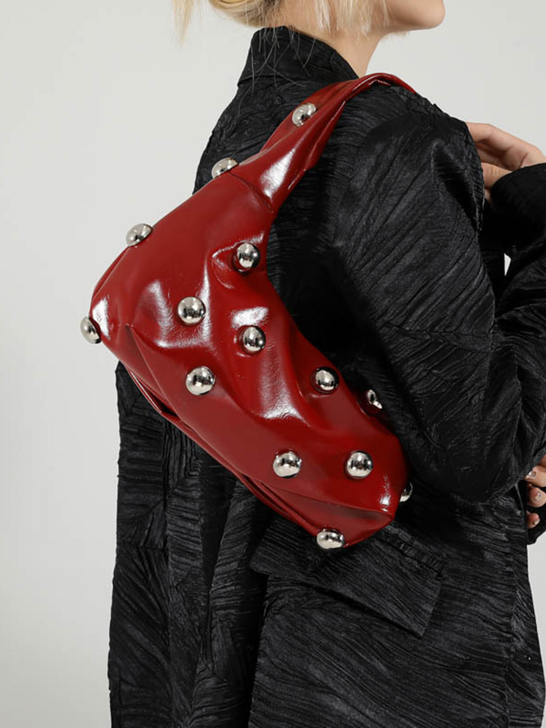Sac à bandoulière pour femmes avec détails métalliques décoratifs