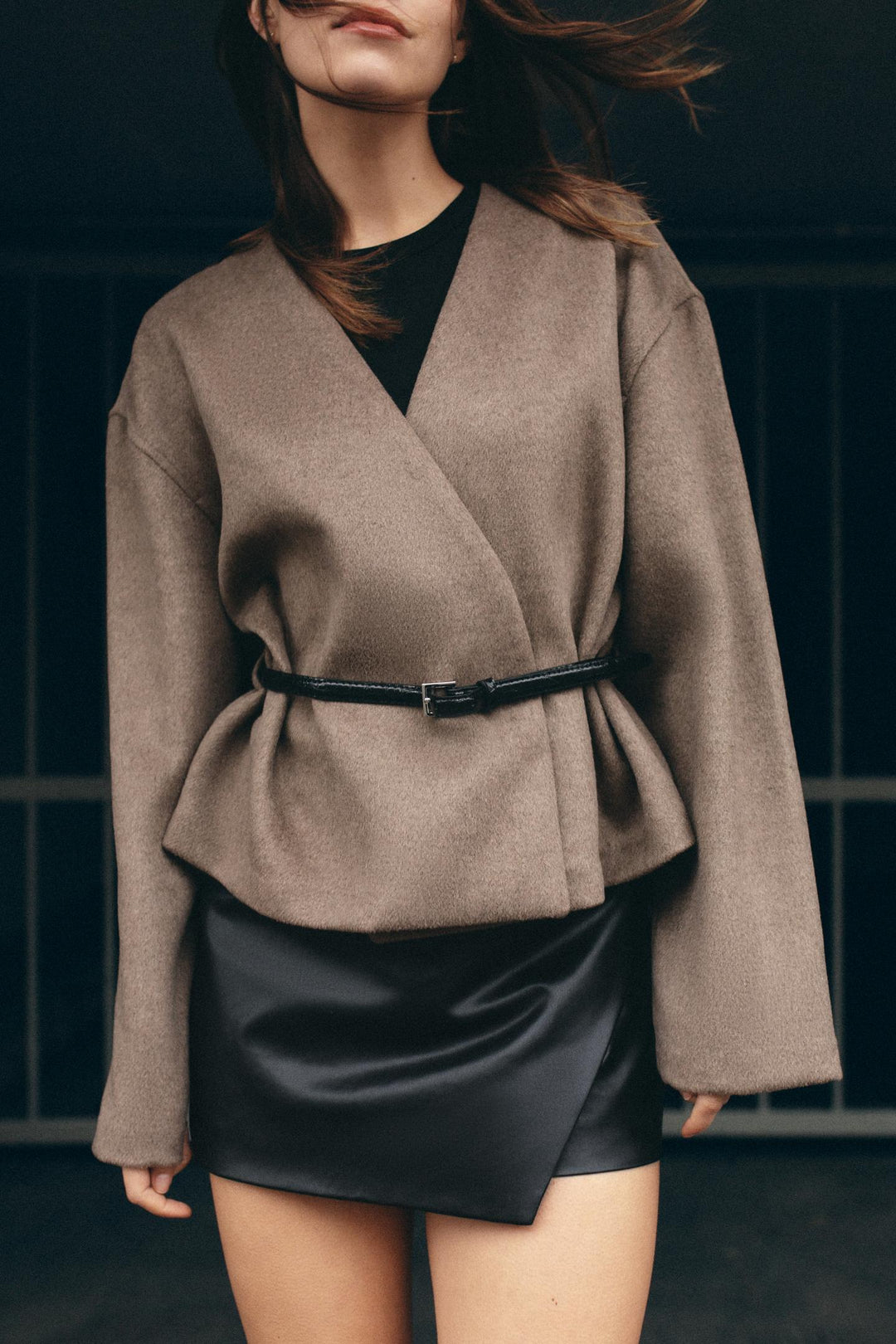 Veste courte pour femme avec ceinture et encolure en V - Irina