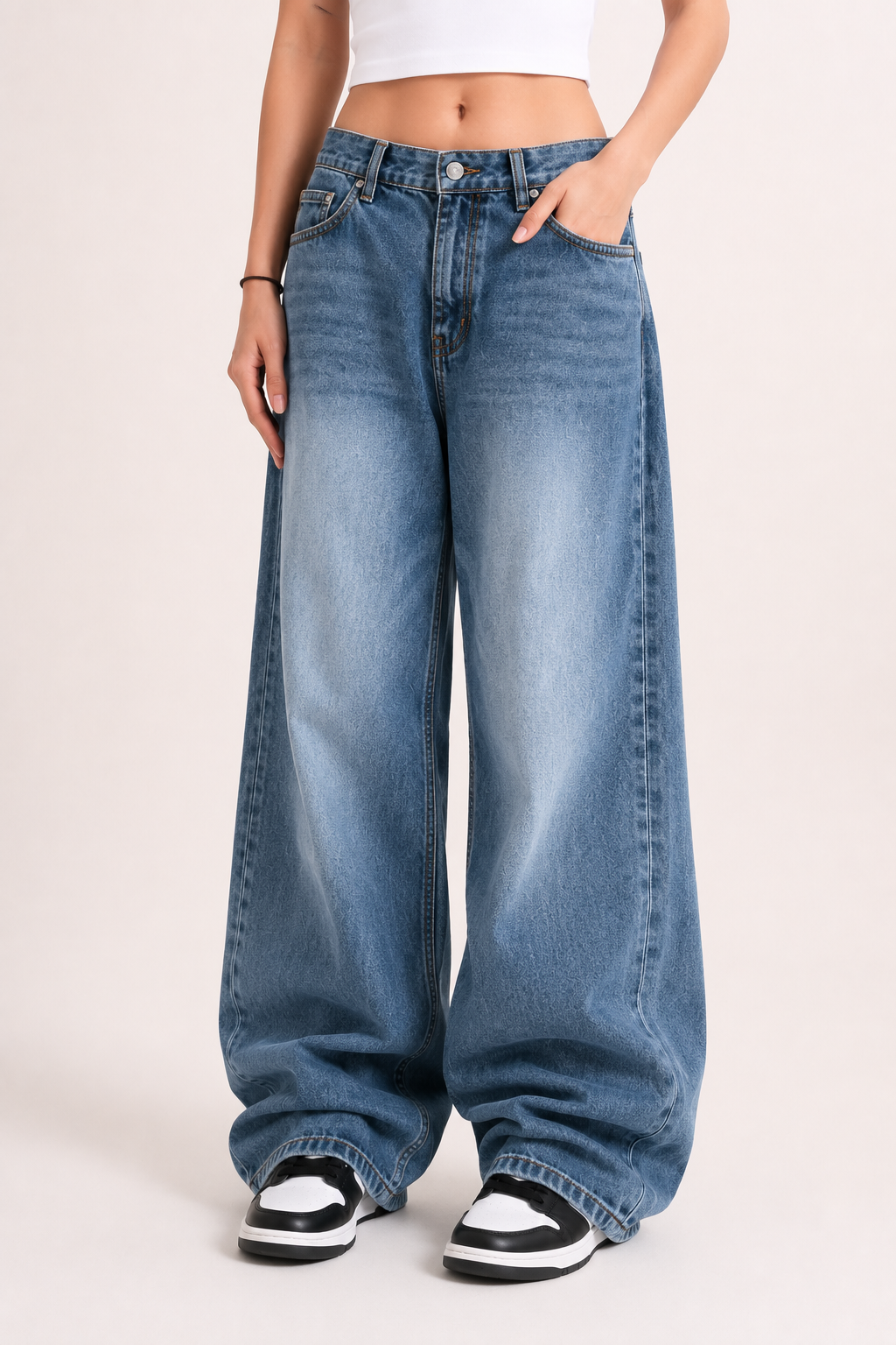 Jean baggy pour femme, à jambes larges, délavage clair et ourlet long - Helga