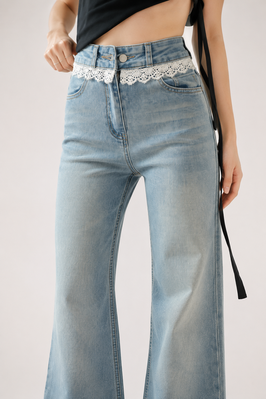 Jean femme à jambes larges et taille haute, avec détail en dentelle - Irma