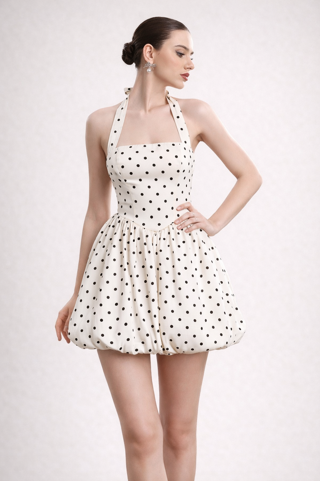 Robe courte pour femme avec encolure licou et jupe ballon - Doris