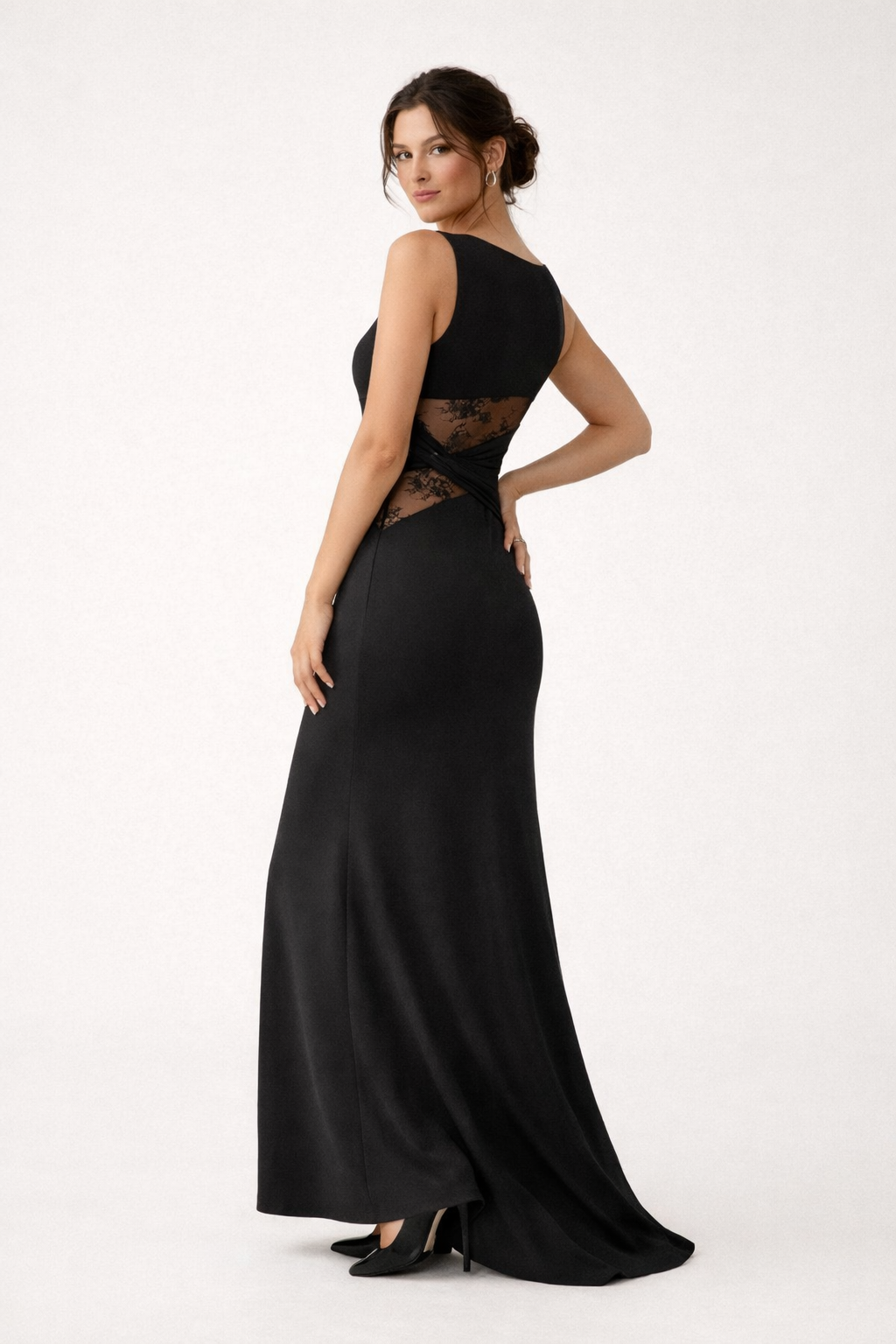 Robe longue ajustée avec détails en dentelle et drapé sur les côtés pour femmes - Elara