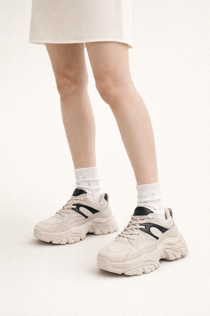 Chaussures de sport pour femmes à semelles robustes et au design moderne - Alessandra