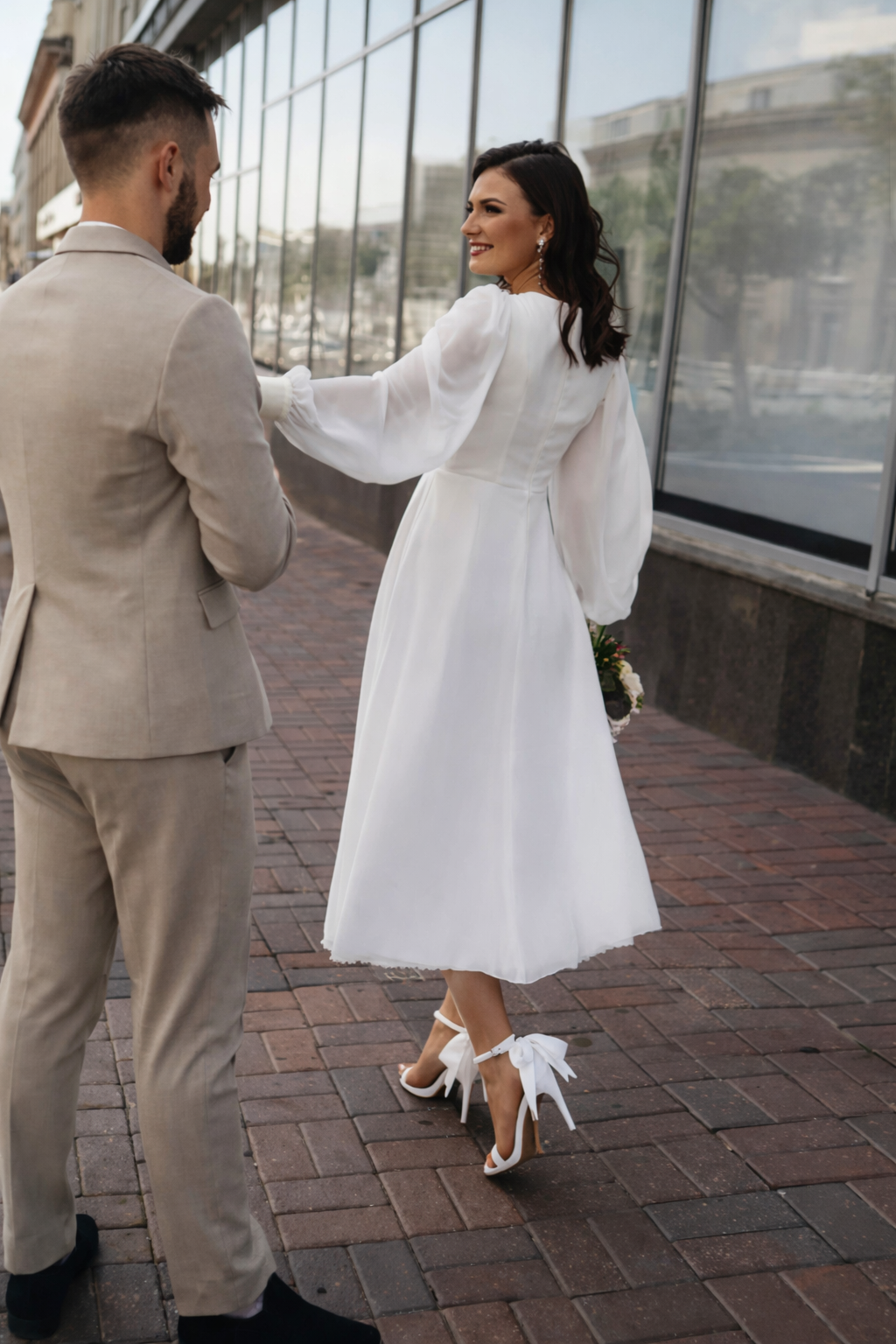 Robe longue avec col en V et manches longues bouffantes - Elsa