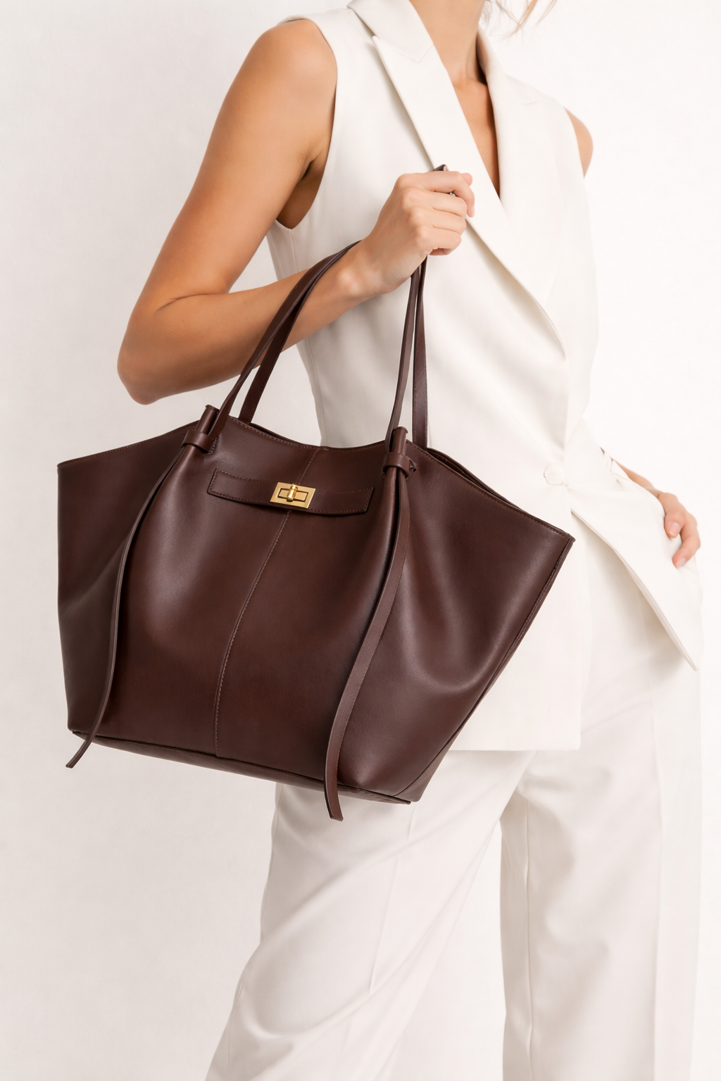 Élégant sac fourre-tout pour femmes avec une longue poignée