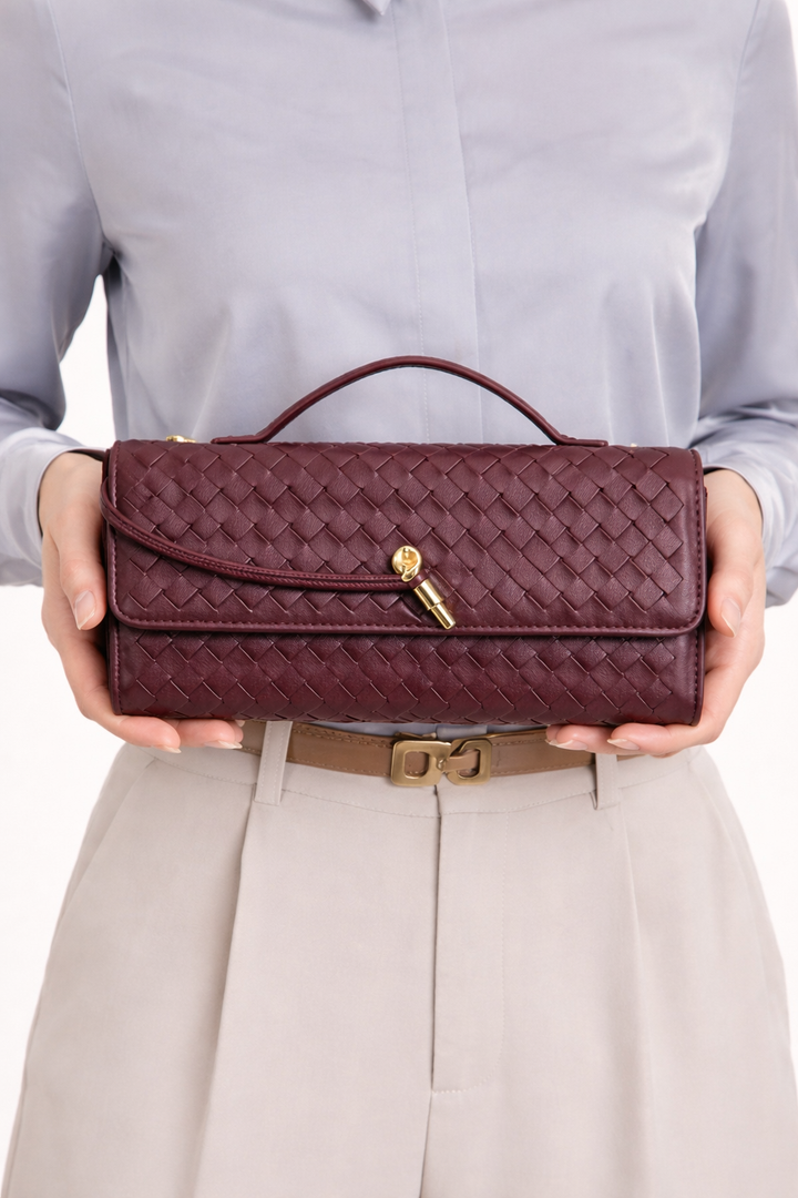 Sac baguette pour femme avec texture tissée et bandoulière réglable