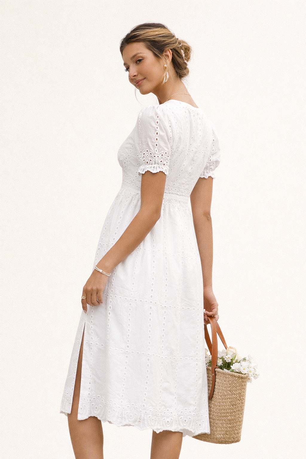 Robe midi brodée, taille haute et décolleté en V - Ferchna