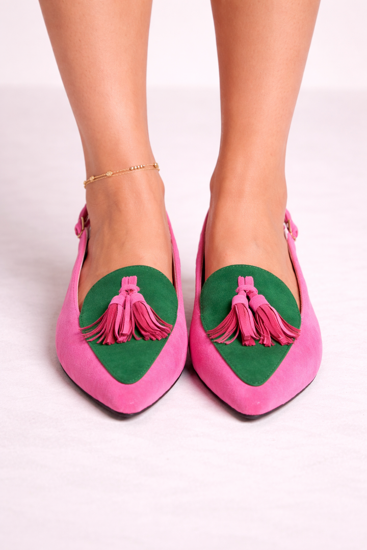 Chaussures plates pour femmes avec talon ouvert et pompon décoratif - Amaya