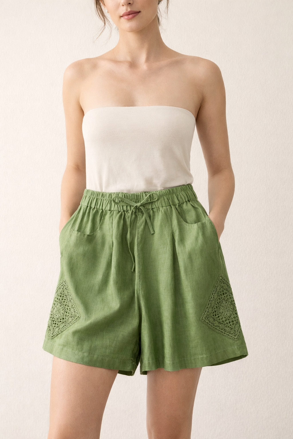 Short en lin pour femme avec broderie sur le côté et taille réglable - Paloma