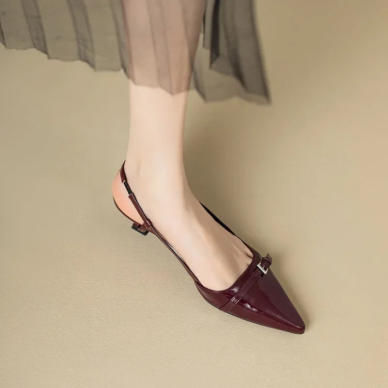 Chaussures pour femmes à bout ouvert, à bride sur le cou-de-pied, à petit talon, élégantes - Chloé