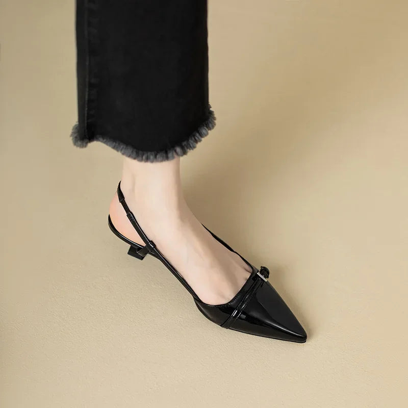 Chaussures pour femmes à bout ouvert, à bride sur le cou-de-pied, à petit talon, élégantes - Chloé