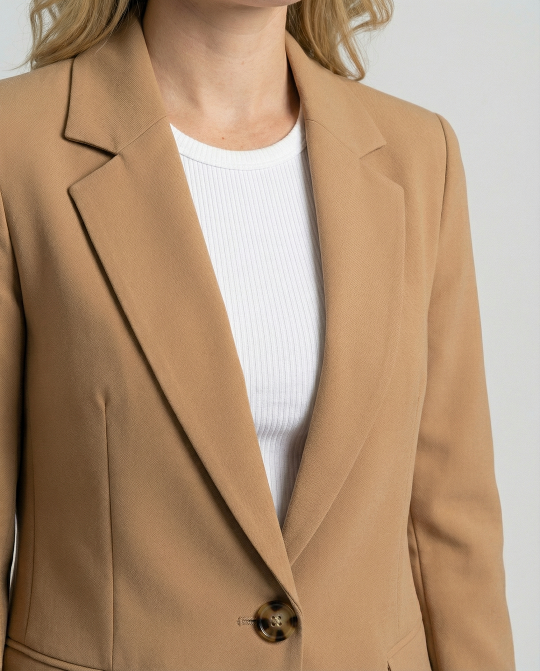 Blazer classique à revers ajusté et à boutons pour femmes - Irmina