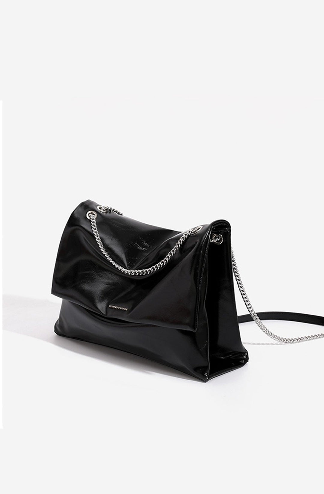 Sac à bandoulière pour femme avec rabat et chaîne en métal