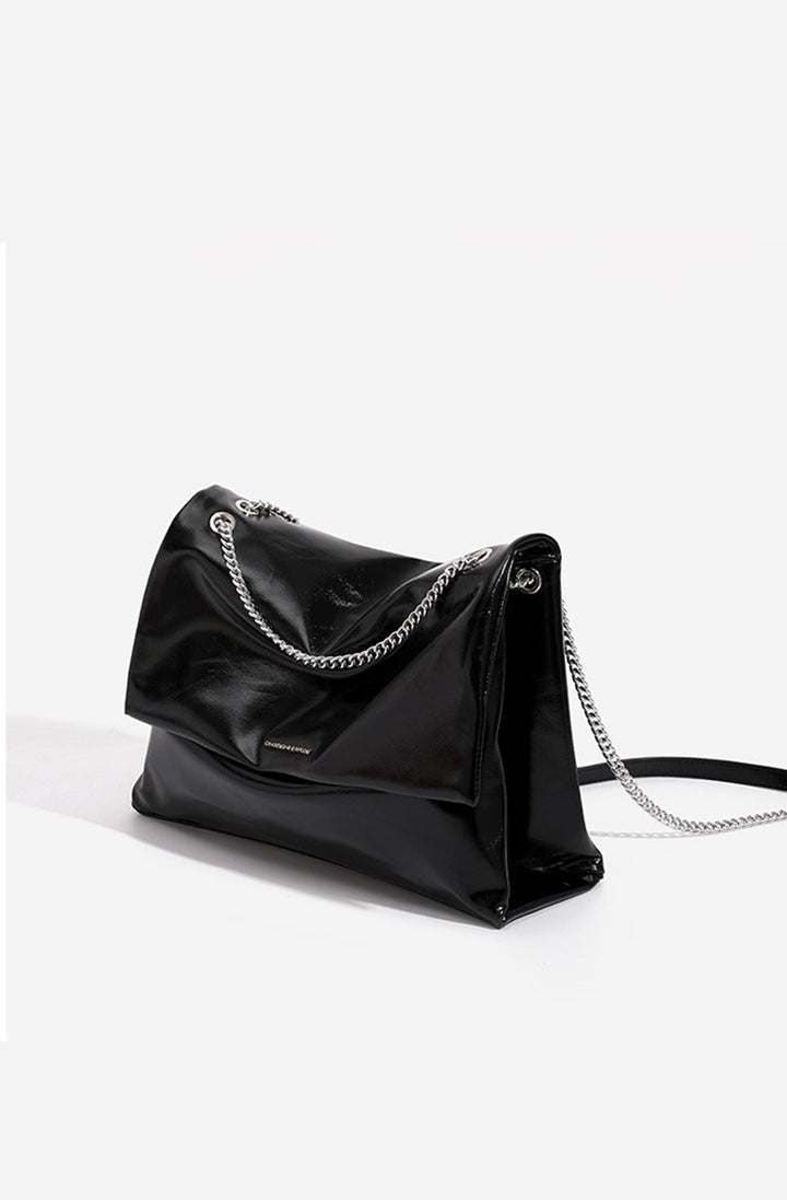 Sac à bandoulière pour femme avec rabat et chaîne en métal