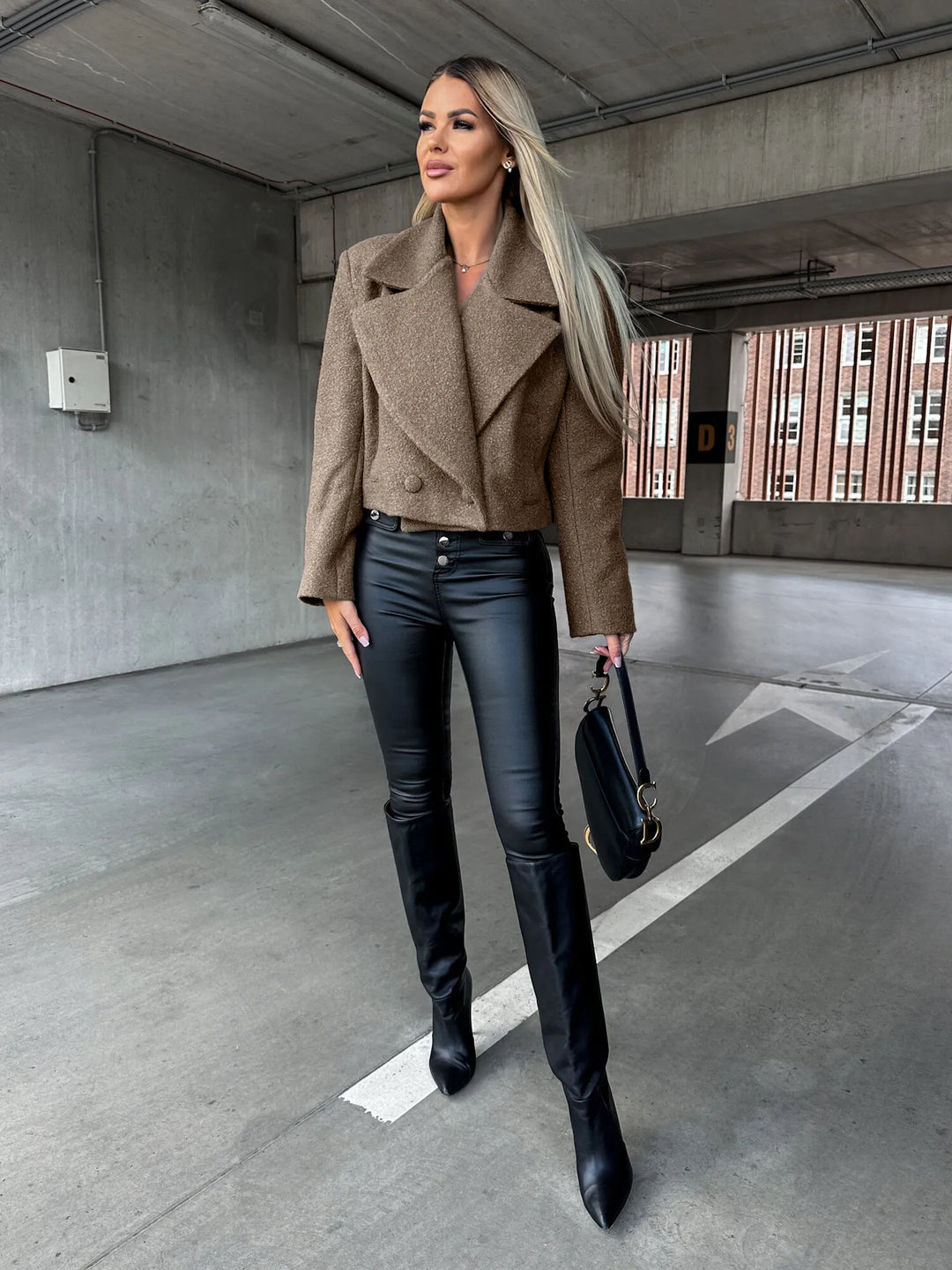 Manteau court pour femme à revers et coupe oversize - Annika
