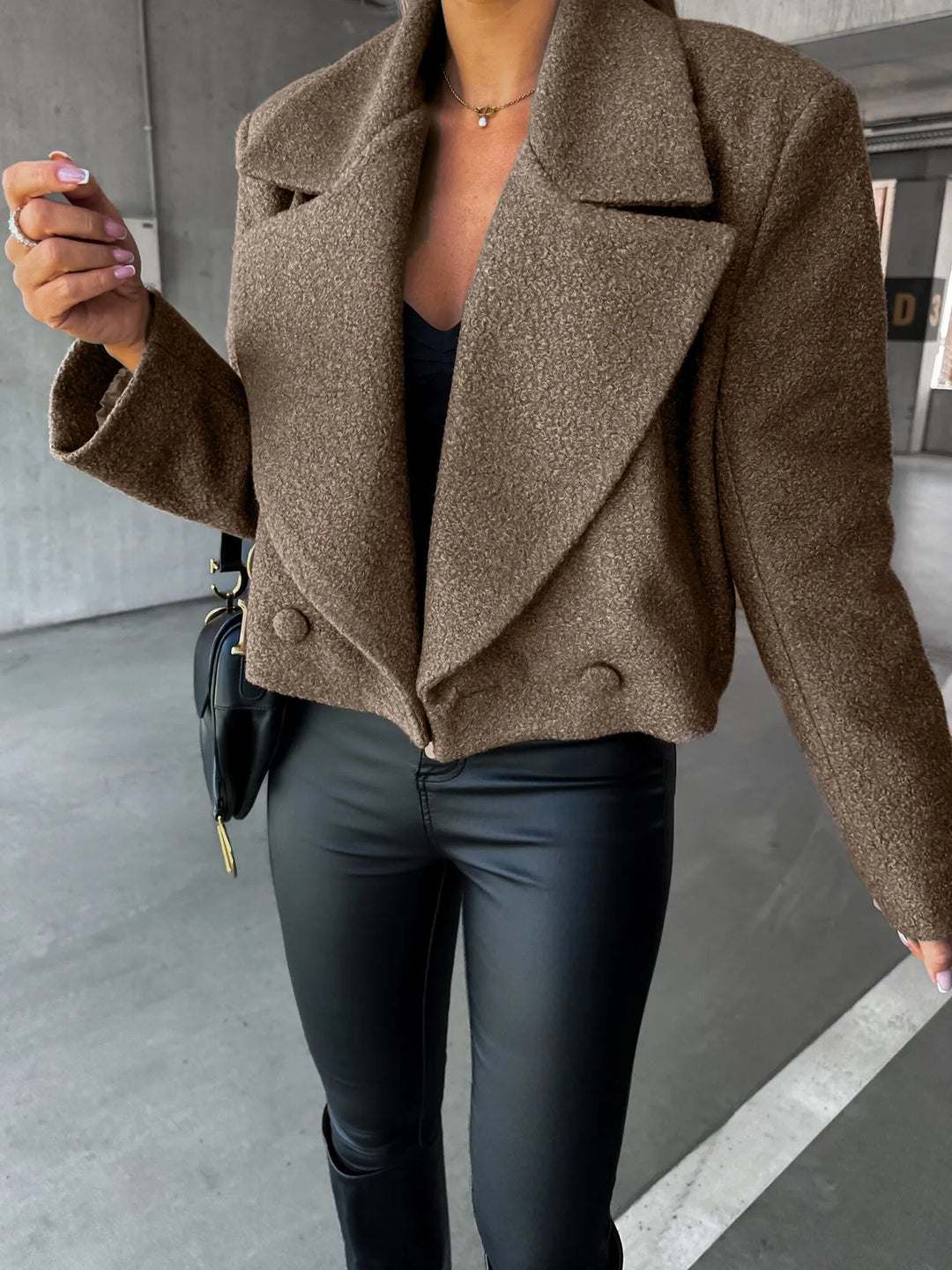 Manteau court pour femme à revers et coupe oversize - Annika