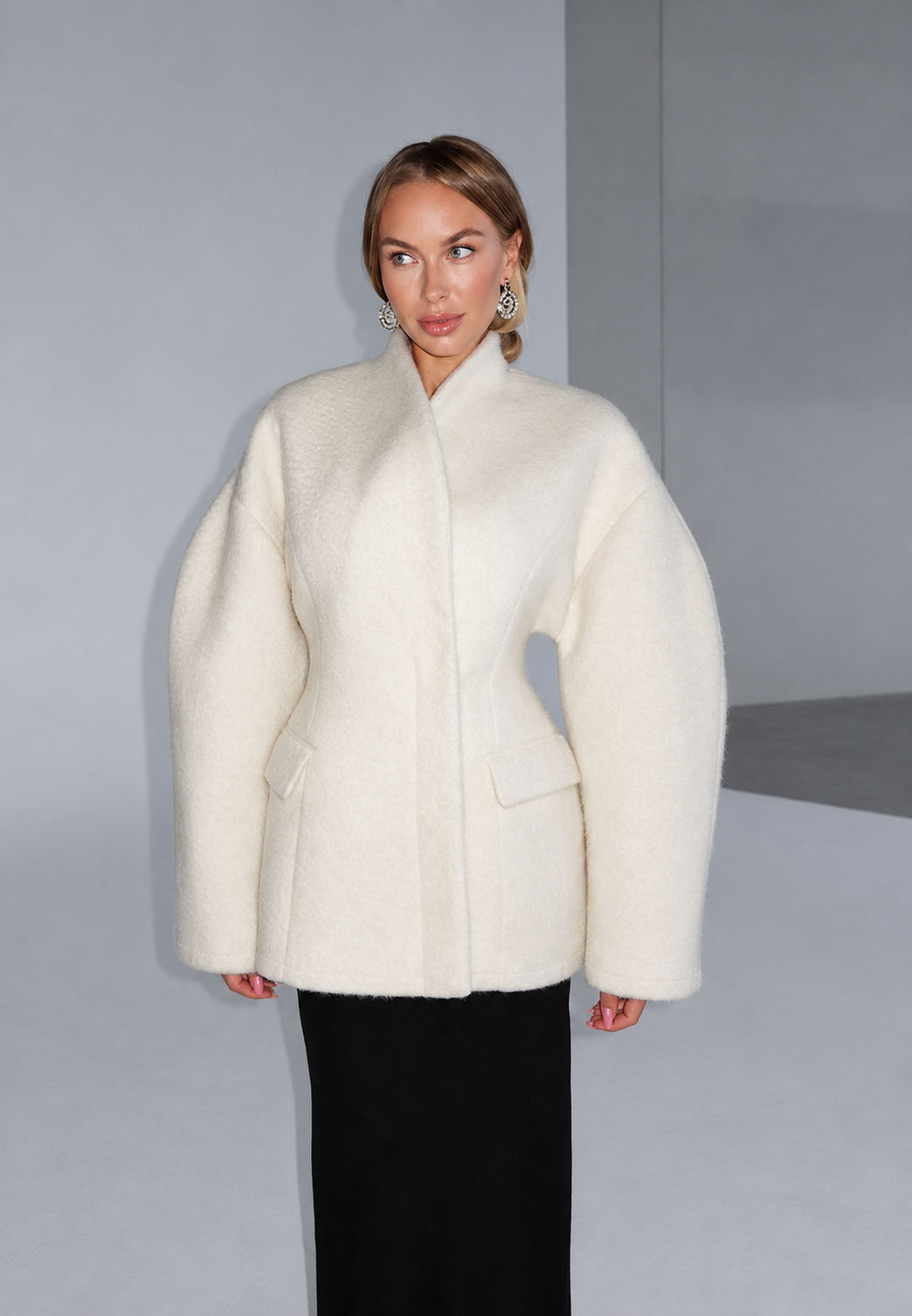 Manteau femme court croisé à col enveloppant et manches amples - Nayra