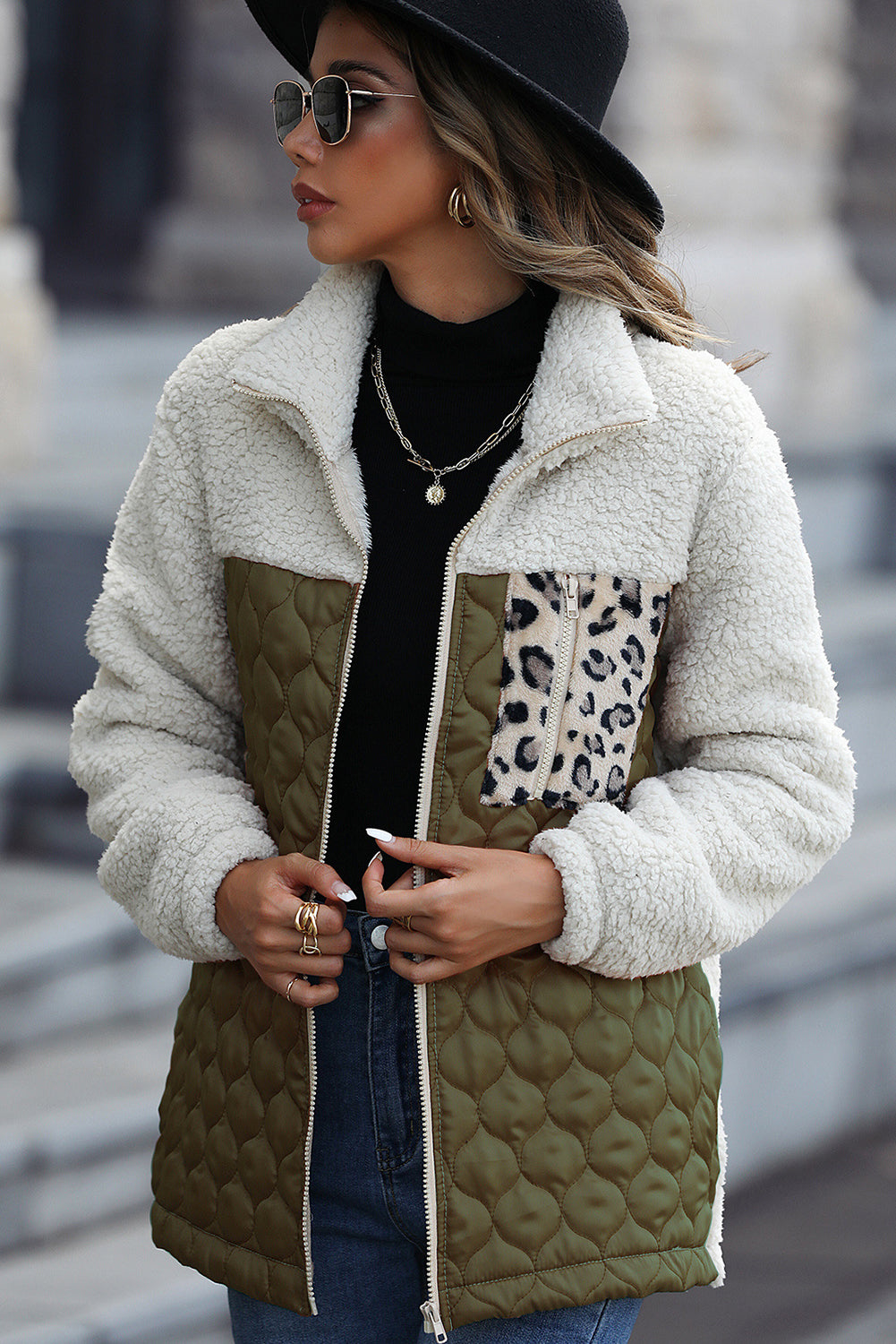 Élise - Veste Zippée à Col Montant en Sherpa à Patches Léopard