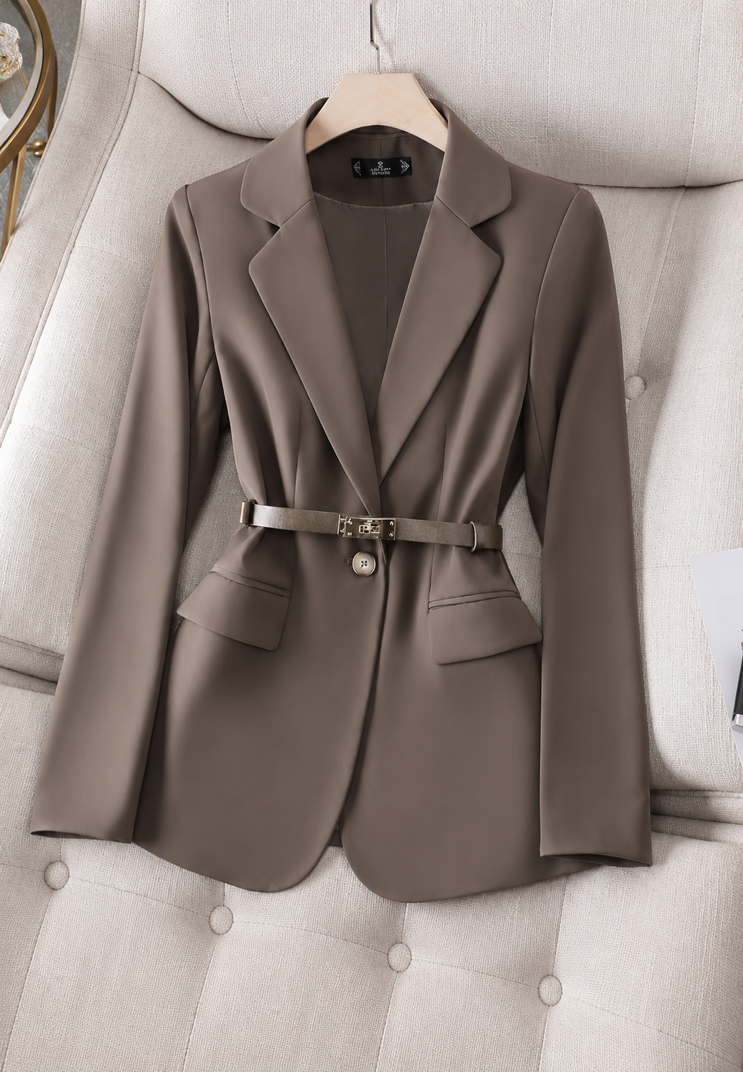 Blazer cintré pour femme avec une ceinture classique et élégante - Mila