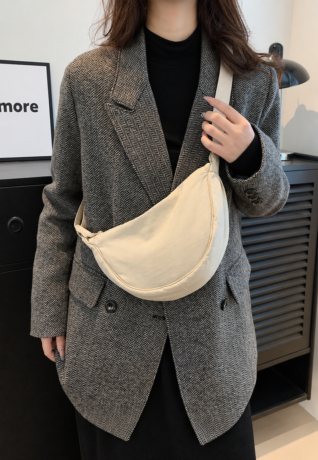 Sac à bandoulière pour femme en nylon, en forme de demi-lune, avec bandoulière réglable - Apolline