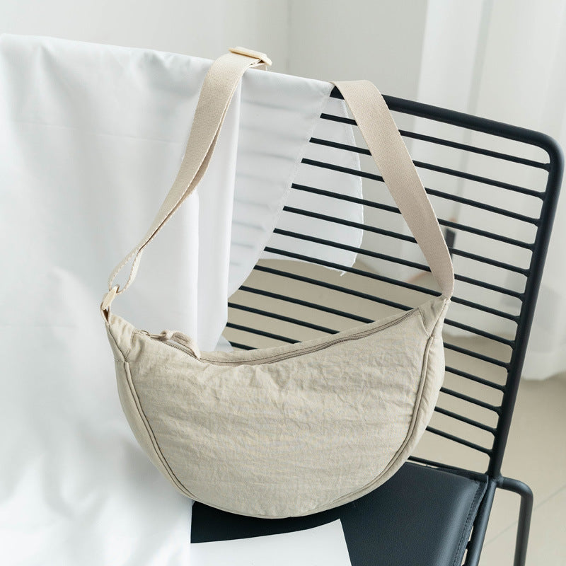 Sac à bandoulière pour femme en nylon, en forme de demi-lune, avec bandoulière réglable - Vianne
