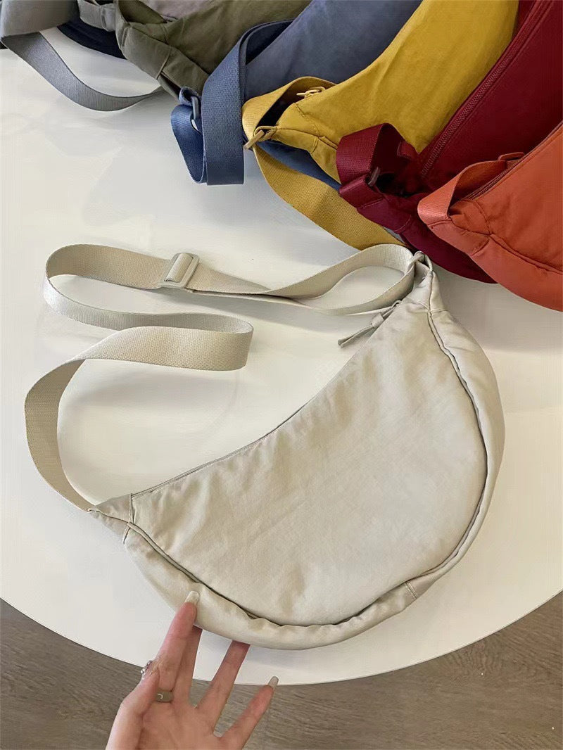 Sac à bandoulière pour femme, forme arrondie, bandoulière réglable - Clémence