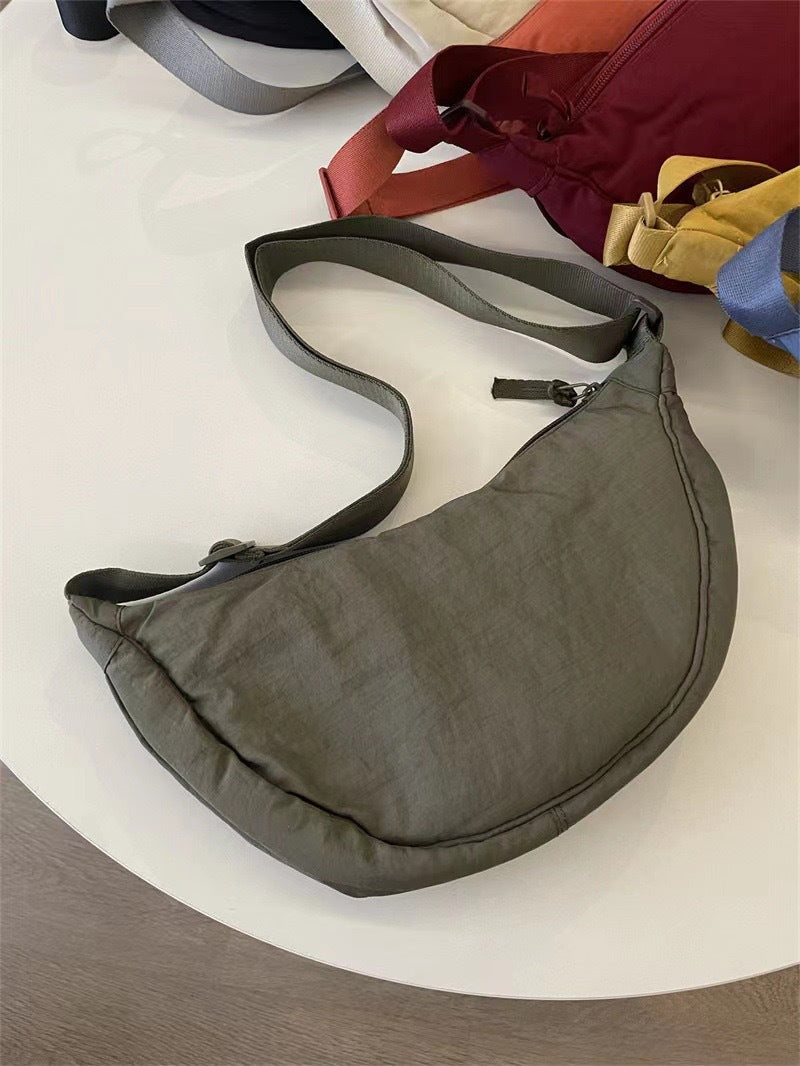 Sac à bandoulière pour femme, forme arrondie, bandoulière réglable - Clémence