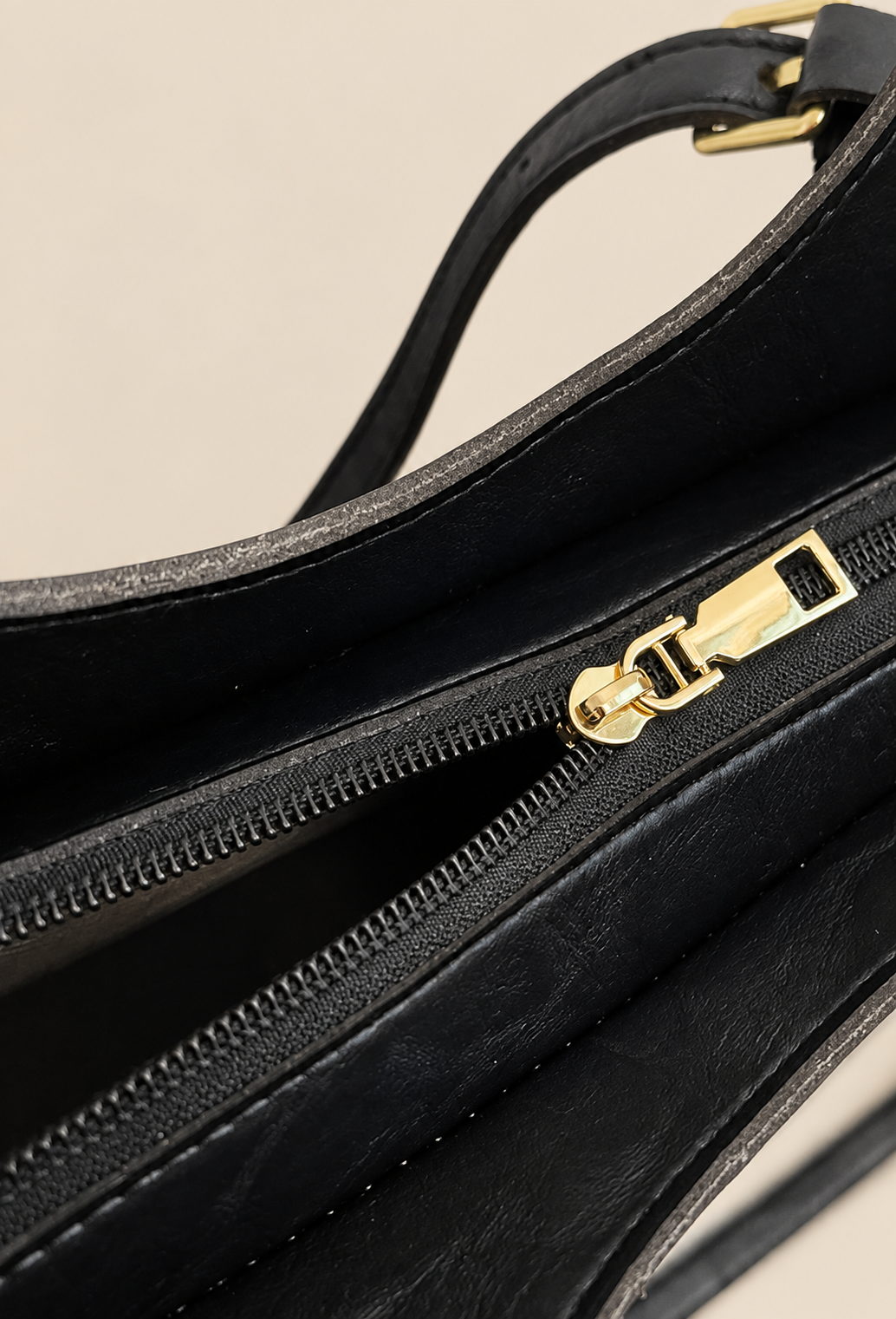 Sac cabas femme en cuir végétal avec pendentif