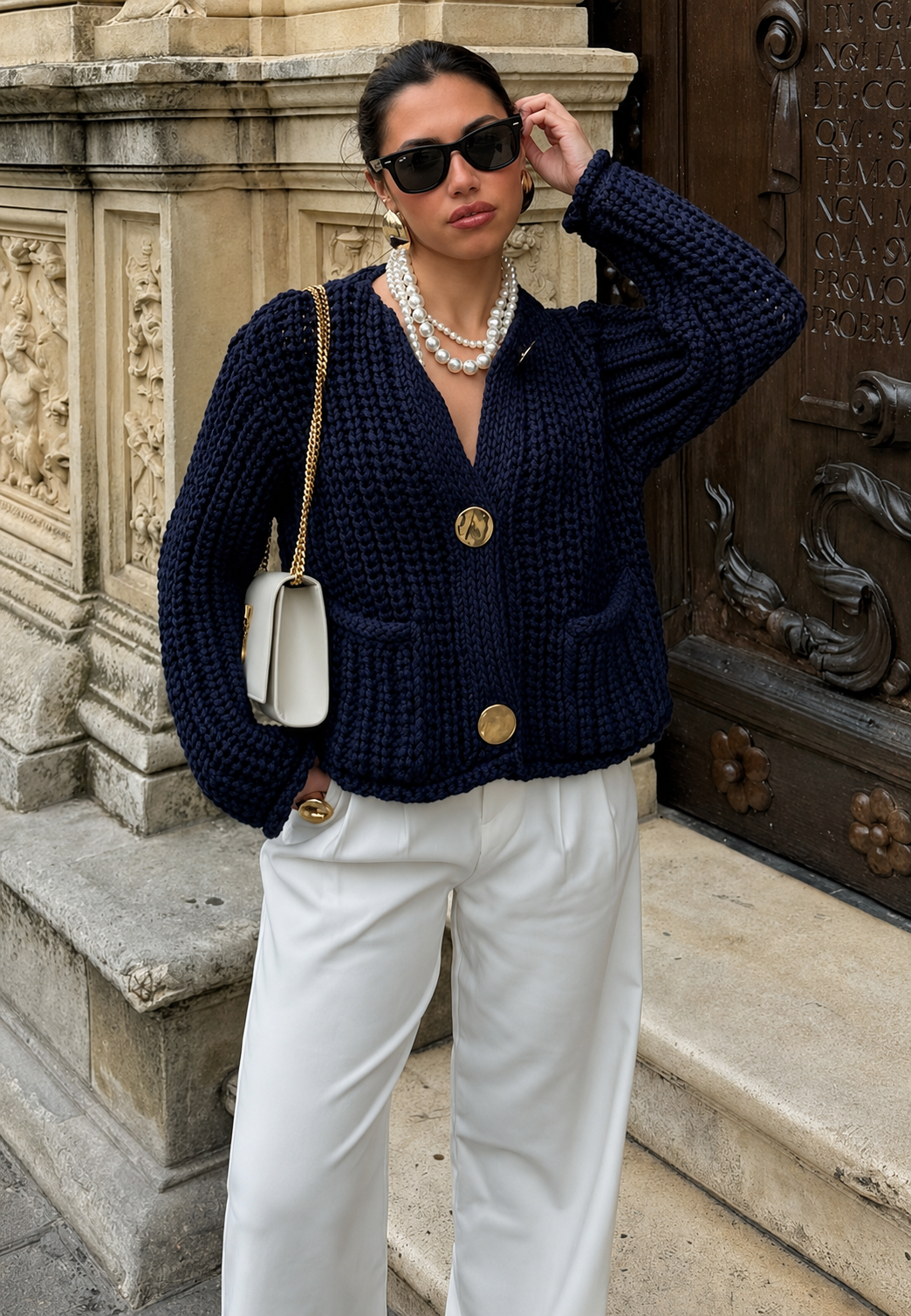 Cardigan court en maille avec boutons dorés et poches - Moretta
