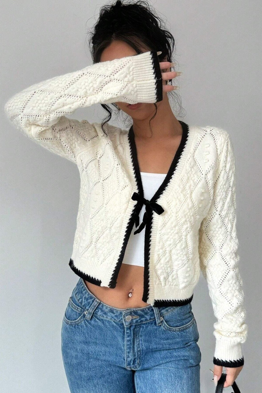 Cardigan court ajouré avec nœud et bordures contrastées - Mila