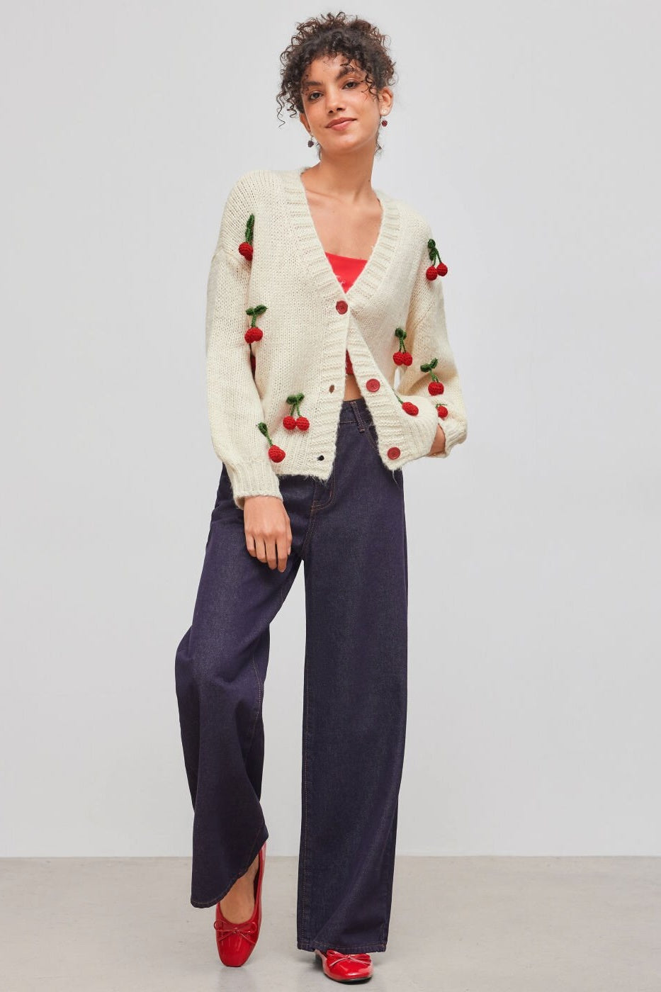 Cardigan ample en maille, col en V, avec des applications en forme de cerises - Frieda