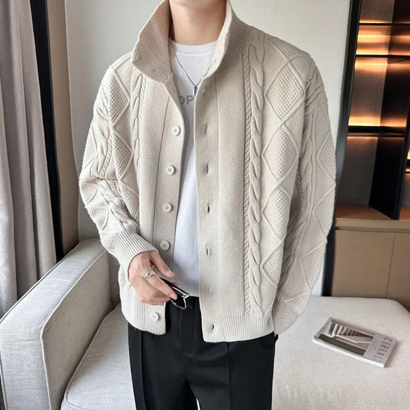 Cardigan en maille torsadée à col montant et boutons - Adrián