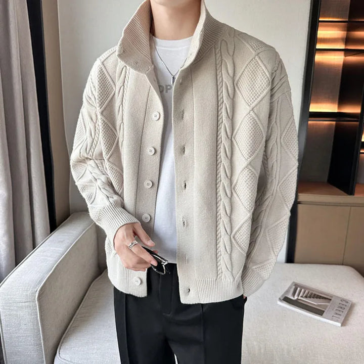 Cardigan en maille torsadée à col montant et boutons - Adrián
