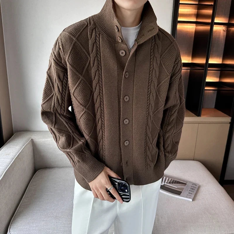 Cardigan en maille torsadée à col montant et boutons - Adrián