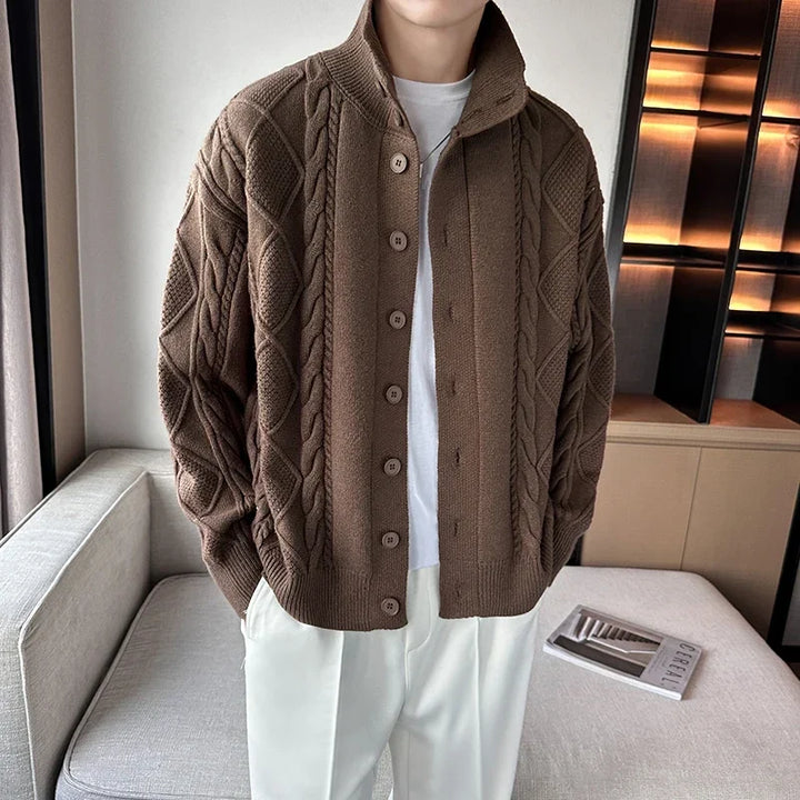 Cardigan en maille torsadée à col montant et boutons - Adrián