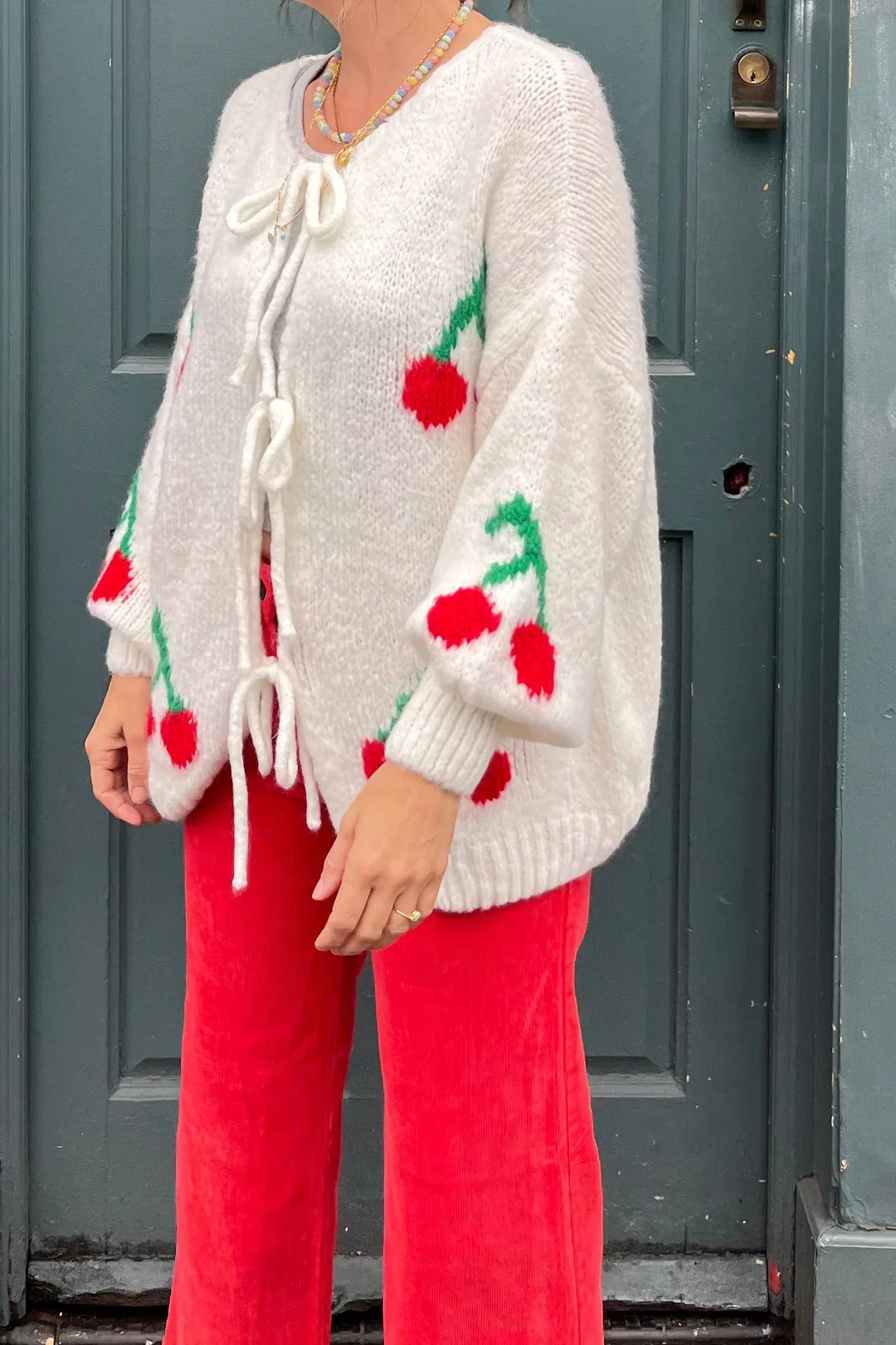 Cardigan en mélange de mohair avec nœuds sur le devant et motif cerises - Fenja