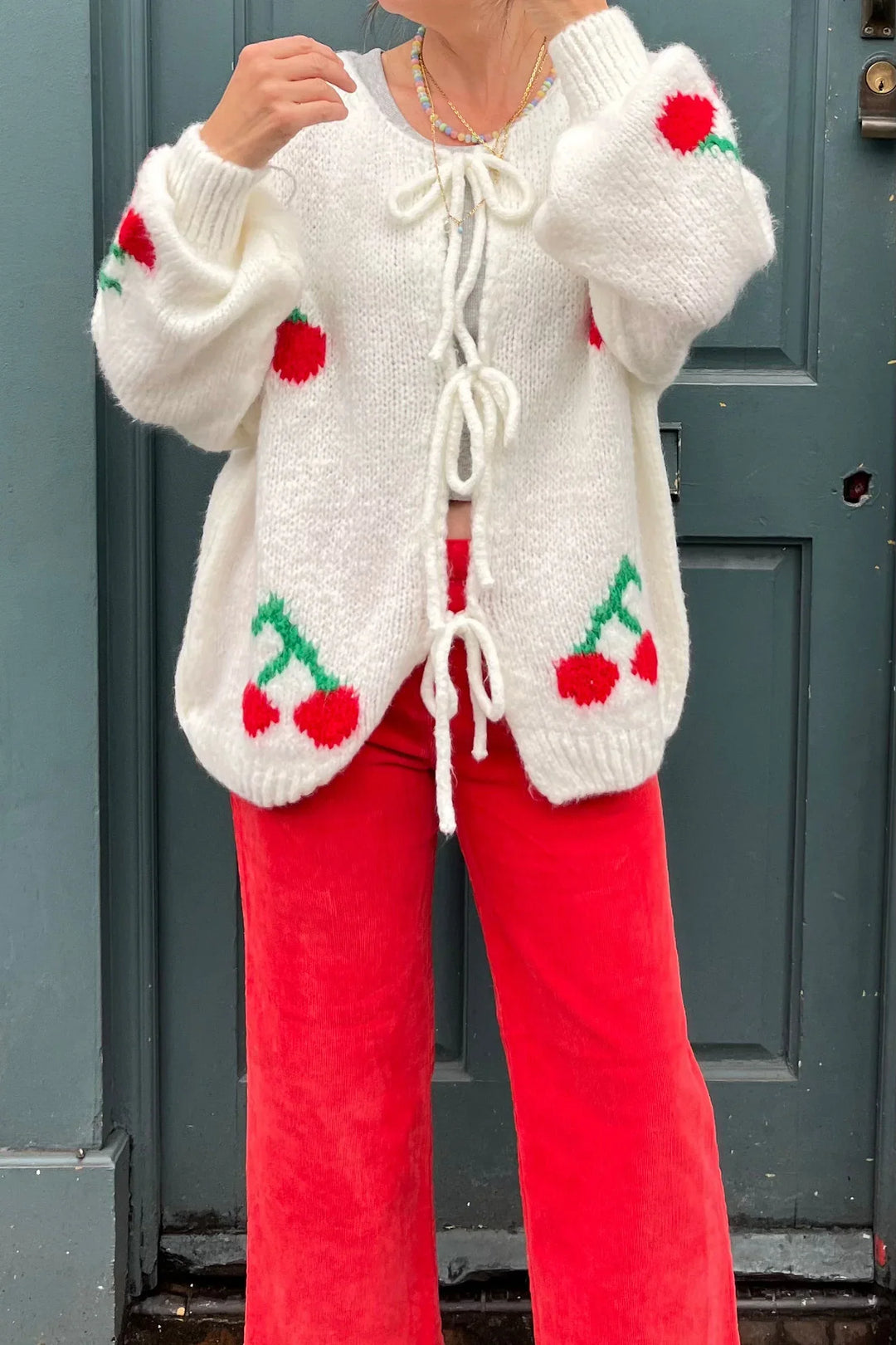 Cardigan en mélange de mohair avec nœuds sur le devant et motif cerises - Fenja