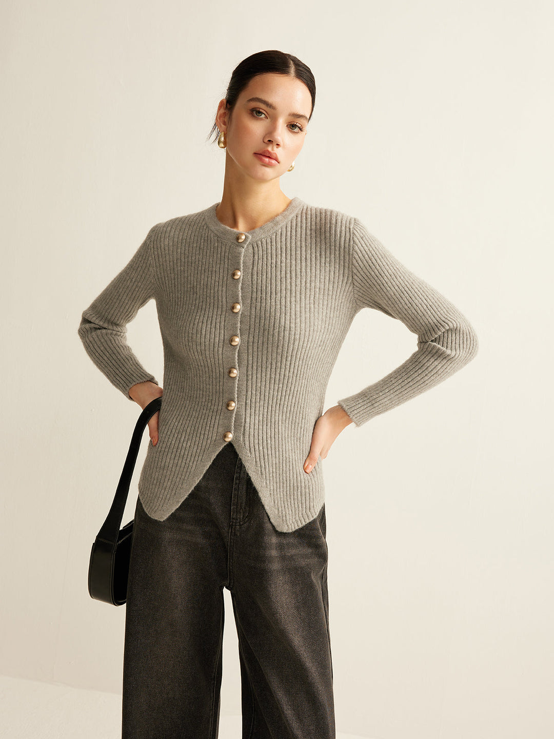 Cardigan en maille pour femme avec des boutons dorés - Svea