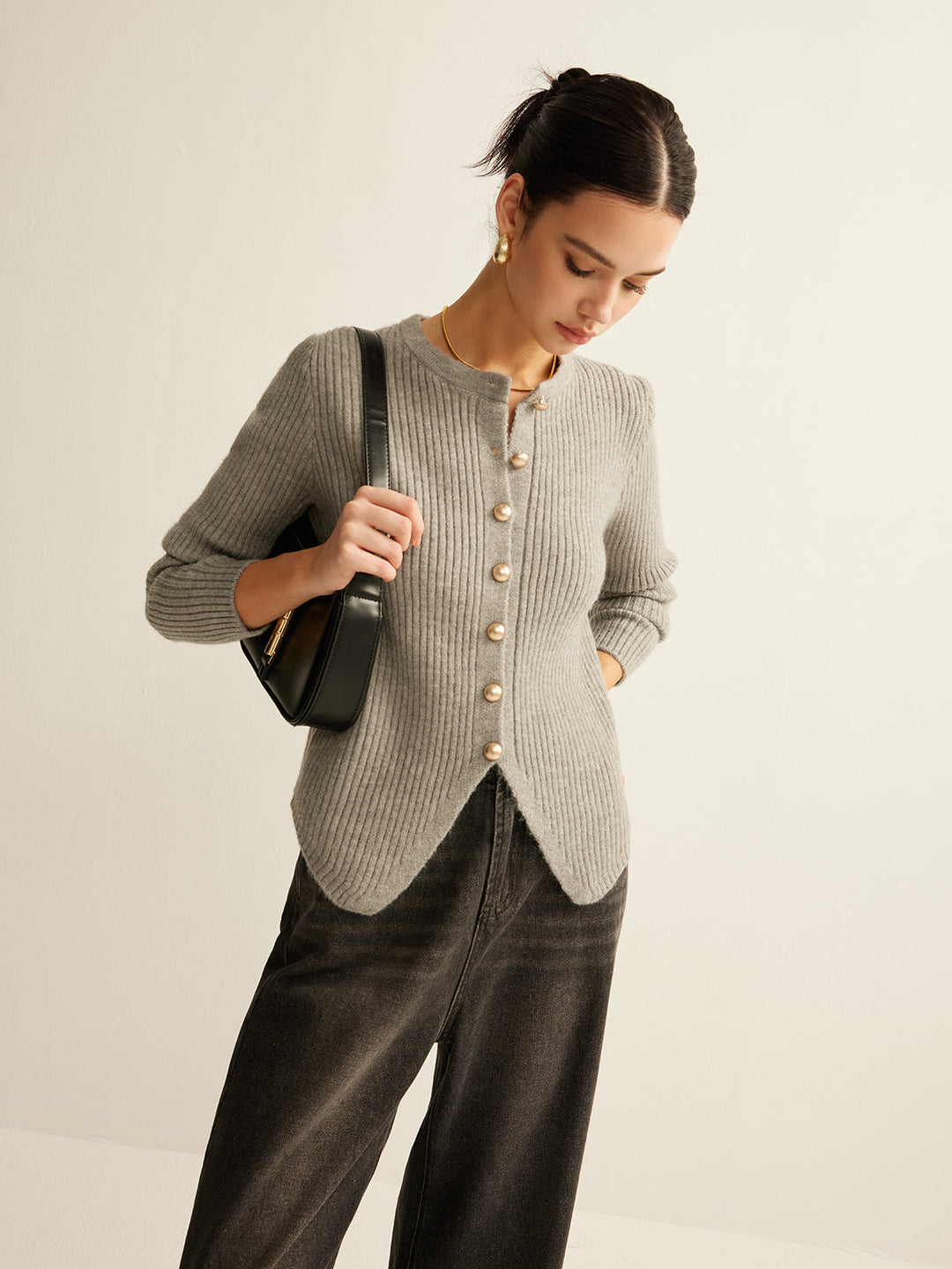 Cardigan en maille pour femme avec des boutons dorés - Svea