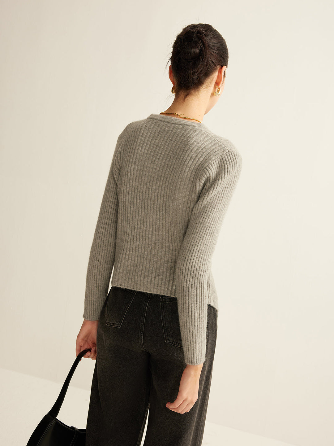 Cardigan en maille pour femme avec des boutons dorés - Svea