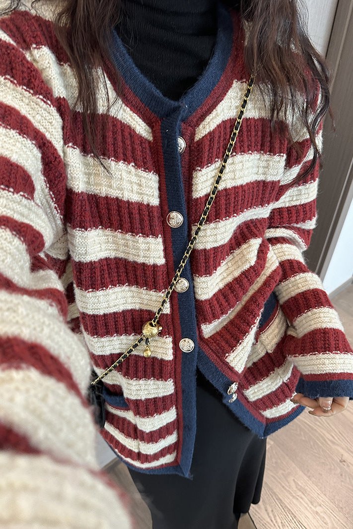 Cardigan femme à rayures, boutons métalliques et bordures contrastées - Pastinne