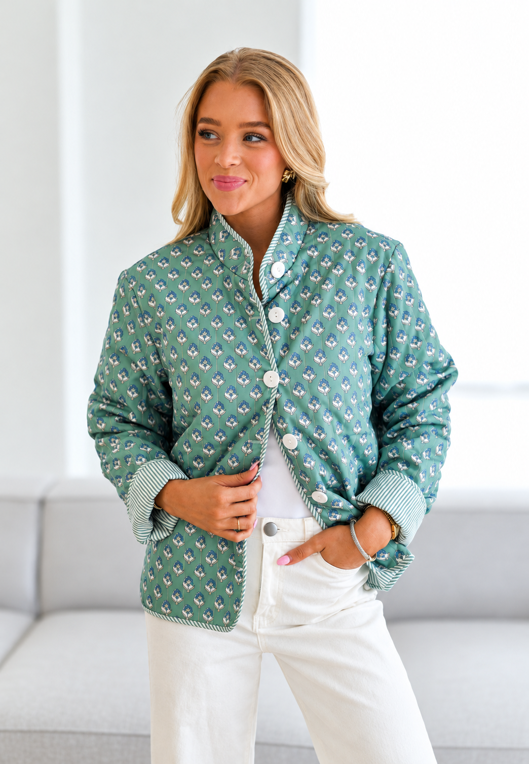 Veste matelassée femme à micro-imprimé floral, col montant et boutons - Bodil