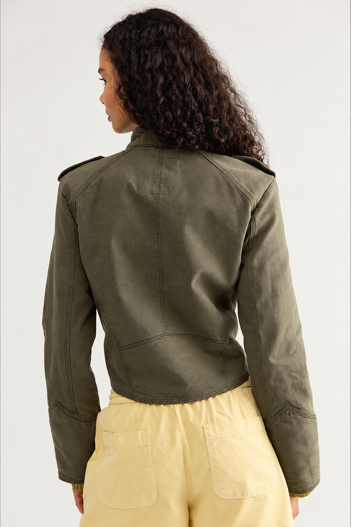 Veste femme courte à col mao et boutons décoratifs - Arlet