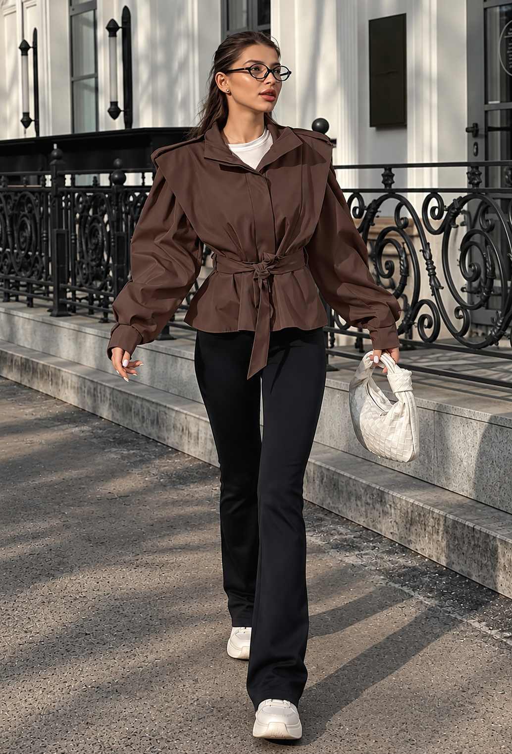 Veste femme courte à basque, ceinture et épaulettes - Valen